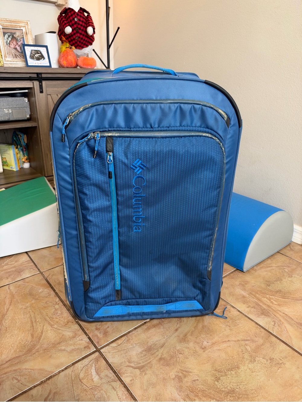 Columbia Men's Traveler Rollaboard in Deep Blue
